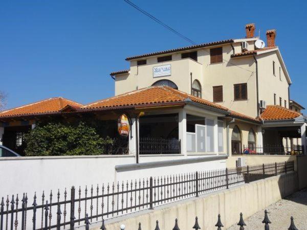 Cozy Apartments And Rooms Pavicini Segotici Exterior foto
